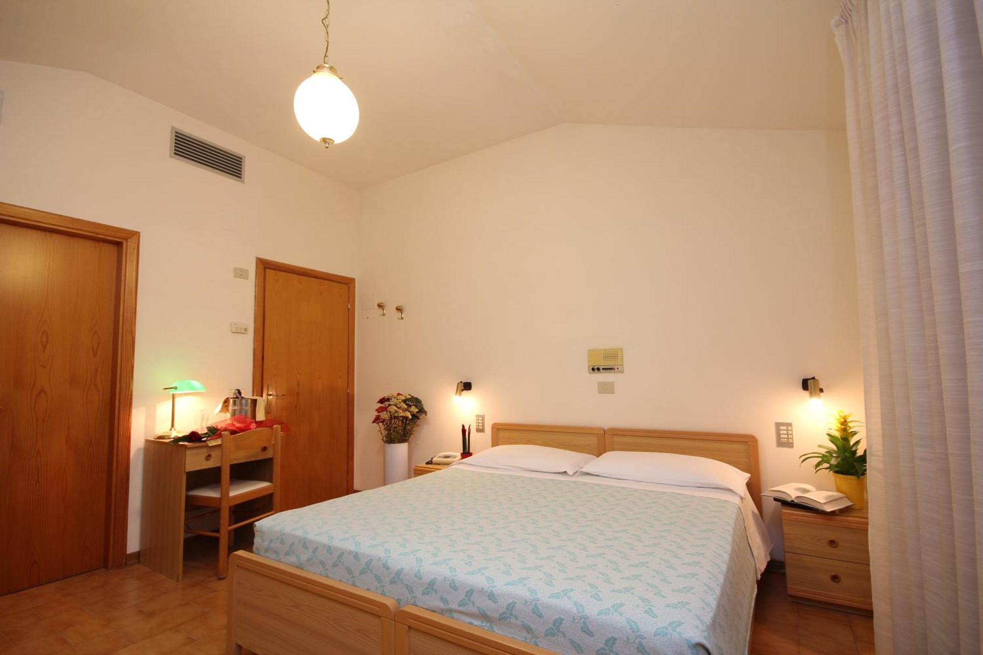 Hotel Villa Luca Chianciano Terme Værelse billede