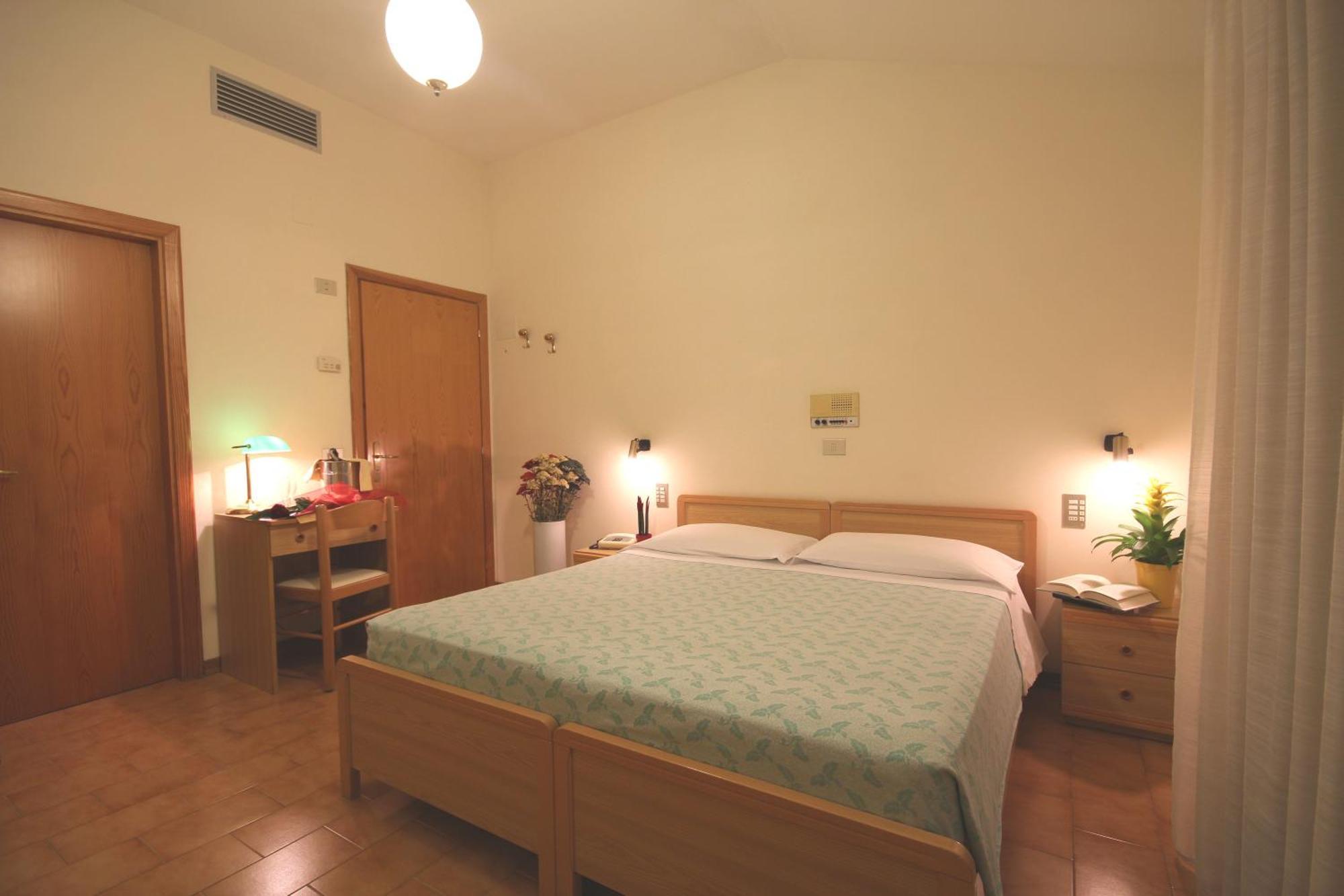 Hotel Villa Luca Chianciano Terme Værelse billede